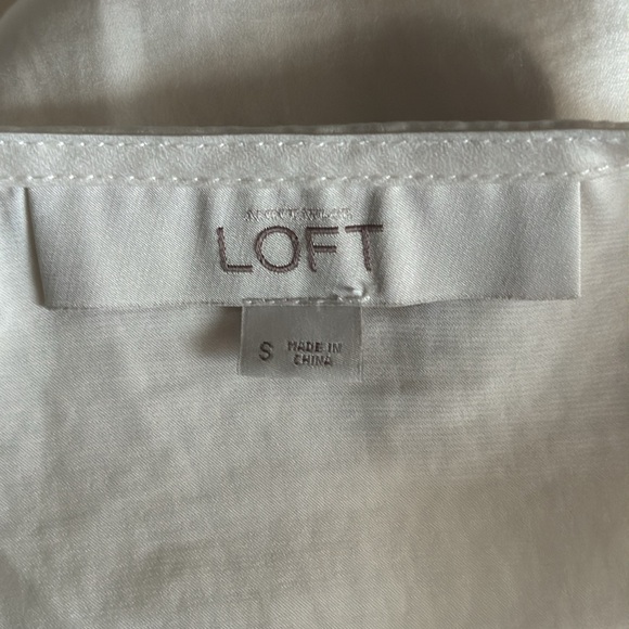 Loft Blouse with Floral Appliqués - Picture 4 of 5